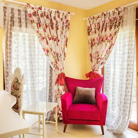 Zuemruet Boutique Çıralı