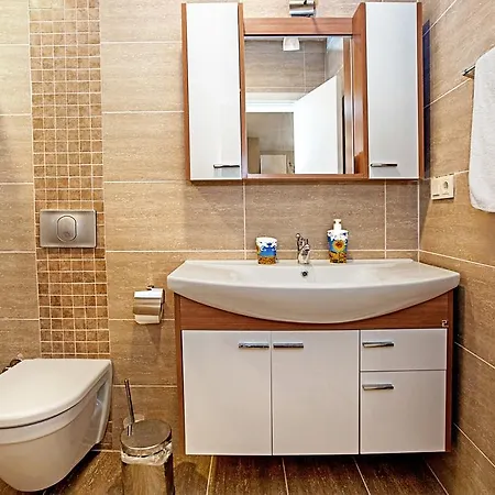 Zuemruet Boutique Hotel *
