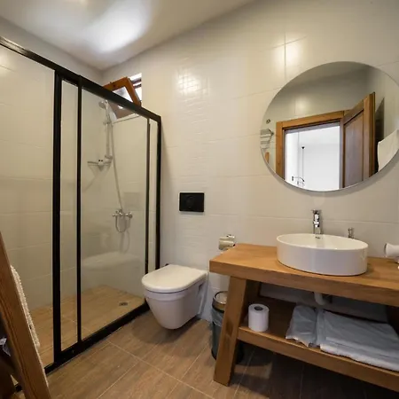 Zuemruet Boutique Hotel *